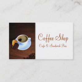 Koffiebeker met hartverwarmd schuim visitekaartje