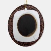 Koffiebeker op een bende van koffiebonen keramisch ornament (Links)