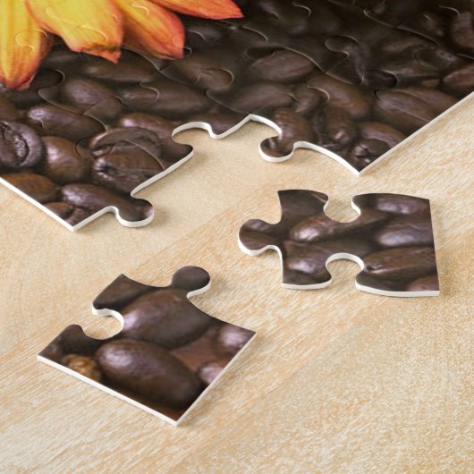 Koffiebonen en gele maaltijd legpuzzel (Zijkant)