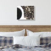 Koffiebonen met een Koffiebeker op een krat van 8  Canvas Afdruk (Insitu (Slaapkamer))