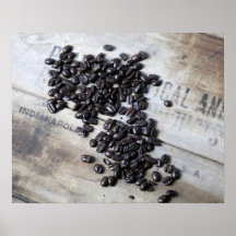 Koffiebonen op een oude kleur met houten krat, 16x