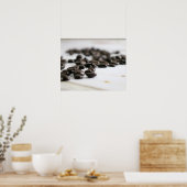 Koffiebonen, verspreid op een oude tabelkleur, 16x poster (Keuken)