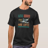 Koffiekoffiesteend minder stress meer koffie t-shirt (Voorkant)
