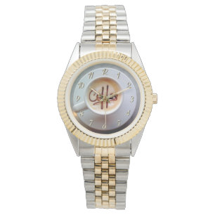 Koffiekopje en schotel latte koffie bruin wit horloge