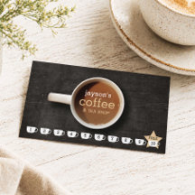 Koffiekopje op zwarte houten koffiezaak loyaliteit