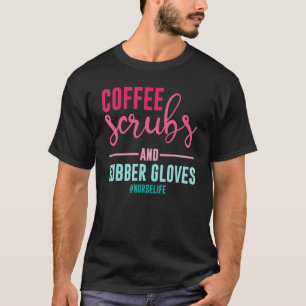 Koffiekruiden en rubberhandschoenen, zuster in het t-shirt