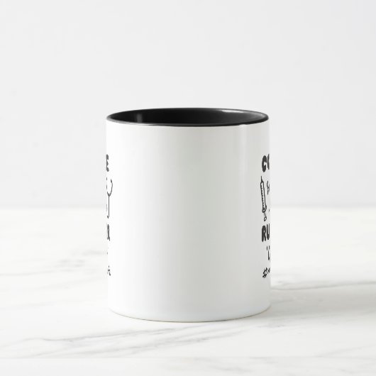 Koffiekstaarten en rubberhandschoenen met een snoe mok (Midden)