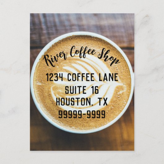 Koffielatte met bladschuim op hout briefkaart (Voorkant)