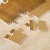 Koffielatte met bladschuim op hout legpuzzel (Zijkant)