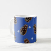 Koffiemok met dennenappels (Voorkant links)