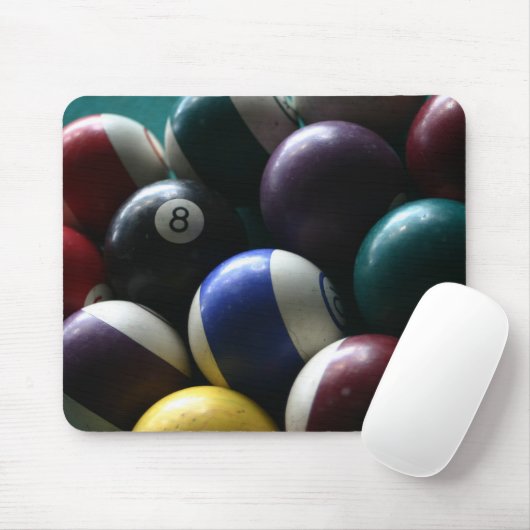 Kogels op een muismat met een billardtafel (Met muis)