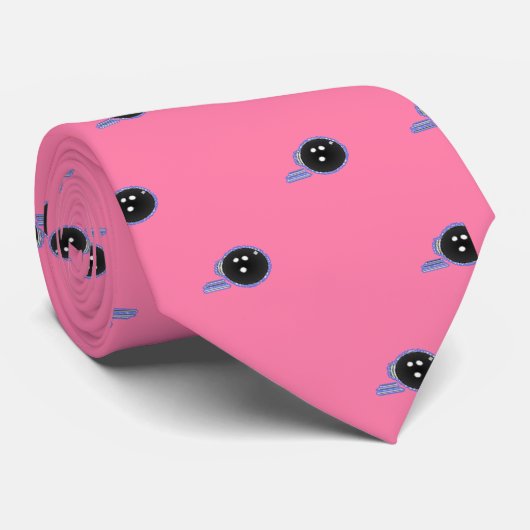 Kogels op roze stropdas (Opgerold)