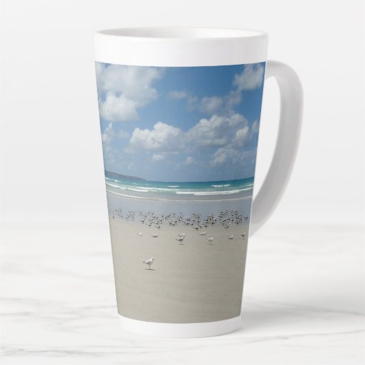 Kogelstrand met zeegarren latte mok (Rechterhoek)