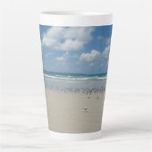 Kogelstrand met zeegarren latte mok (Voorkant)