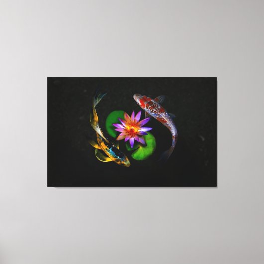 Koi Fish zwemt rond Lotus Flower in Zen Pond Canvas Afdruk (Voorkant)