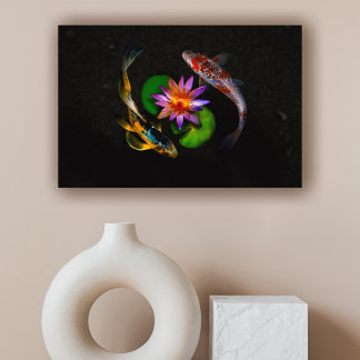 Koi Fish zwemt rond Lotus Flower in Zen Pond Canvas Afdruk