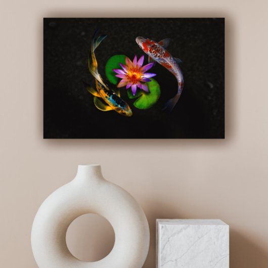 Koi Fish zwemt rond Lotus Flower in Zen Pond Canvas Afdruk