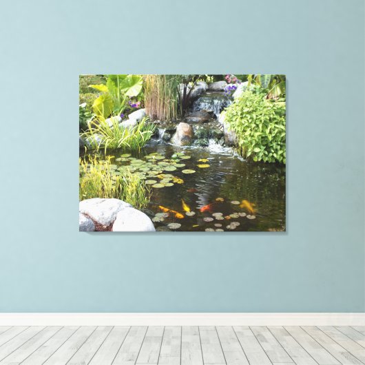Koi Pond met Waterfall Canvas Afdruk (Insitu (Houten vloer))