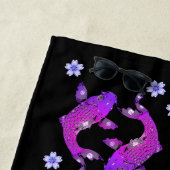 Koi vis oosters zwart paarse yin yang floral strandlaken (In situ)