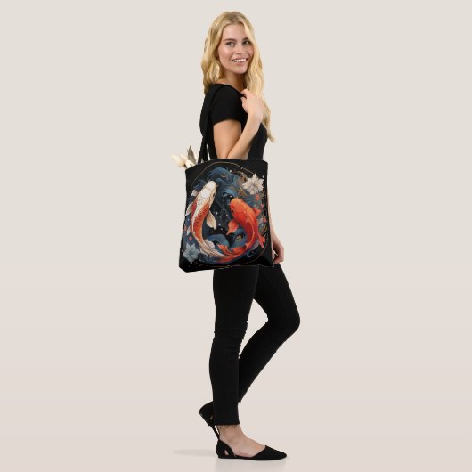 Koi Vis Rood Wit Ying Yang Japanse Waterstroom Tote Bag (Op model)