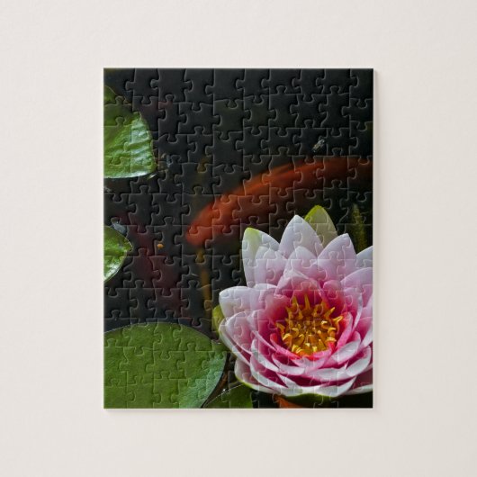 koi zwemmen rond lotus legpuzzel (Verticaal)