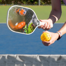 Koivis in een vijver pickleball paddle