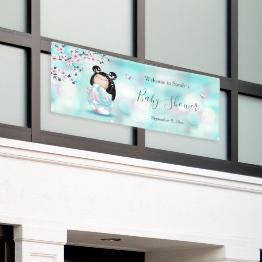 Kokeshi Doll Cherry Blossom | BABY SHOWER Spandoek (Buitenkant Gebouw)