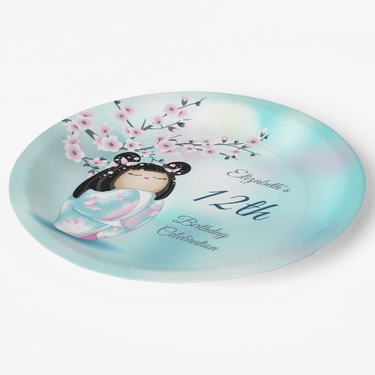 Kokeshi Doll Cherry Blossom | Geestdag meisje Papieren Bordje (Gekanteld)