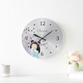 Kokeshi Doll en Cherry Blossom Silver Monogram Grote Klok (Huis)