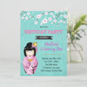 Kokeshi Doll feestthema uitnodiging (Staand voorkant)