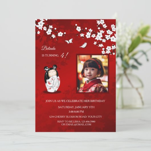 Kokeshi-pop rood wit | `Foto Meisje Verjaardag Kaart (Staand voorkant)