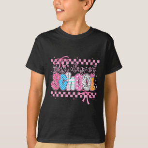 Kokette eerste schooldag voorbereidend terug naar t-shirt
