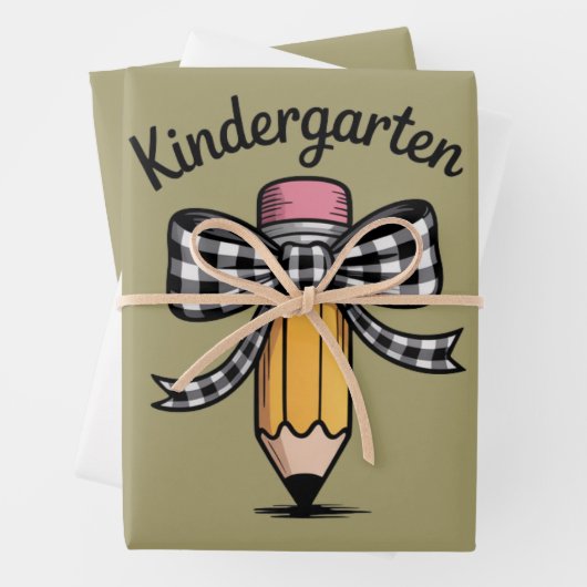 Kokette potloodboog kleuterleidster school inpakpapier vel (In situ)