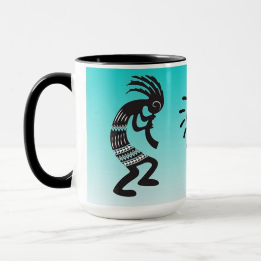 Kokopelli met het inheemse Amerikaanse zonnesymboo Mok (Links)