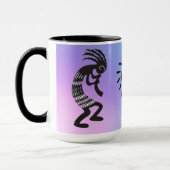 Kokopelli met het inheemse Amerikaanse zonnesymboo Mok (Links)