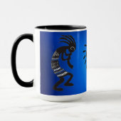 Kokopelli met het inheemse Amerikaanse zonnesymboo Mok (Links)