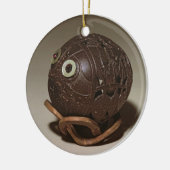 Kokosnoot in een gezicht gesculpeerd, c.1895 keramisch ornament (Links)