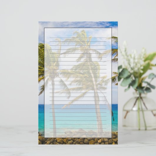 Kokospalmbomen (Cocos nucifera) die in Briefpapier (Staand voorkant)