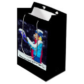 Kold KerstCaroler Medium Gift Bag Medium Cadeauzakje (Voorkant Gekanteld)