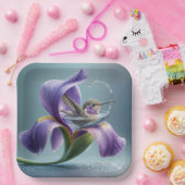 Kolibrie baden in een irisbloesem papieren bordje (Feest)