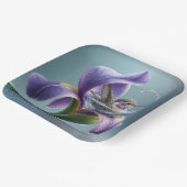 Kolibrie baden in een irisbloesem papieren bordje (Gebogen)