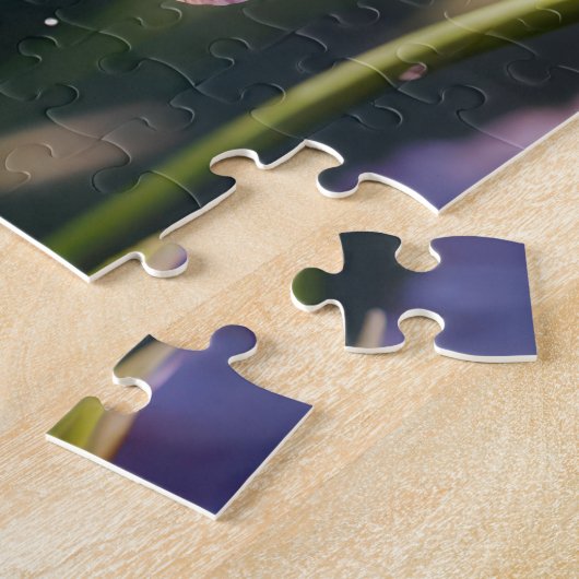 kolibrie die in een iris spat legpuzzel (Zijkant)