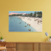 Koloniaal strand, VA - Zonnebaden en Zwemmen Canvas Afdruk (Insitu (Woonkamer))