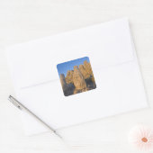 Kolossale kopbeelden van goden die de vierkante sticker (Envelop)