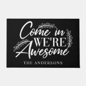 Kom binnen, we zijn Geweldige Black Funny Family D Deurmat (Voorkant)