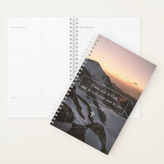 Kom dicht bij God Jakobus 4: 8 Christelijke Bijbel Planner (Display)