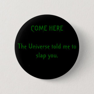 KOM HIER Het universum vertelde me je te slaan. Ronde Button 5,7 Cm