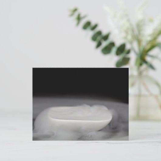 Kom met droog ijs briefkaart (Staand voorkant)