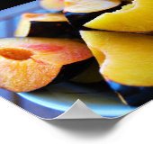 Kom met gesneden pruimenfruit poster (Hoek)