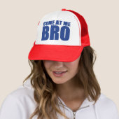 KOM NAAR ME BRO Trucker Hat (blauw en rood) Trucker Pet (In situ)